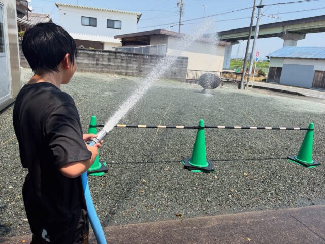 凄く暑いので打ち水してます🚿

#浄泉寺
#打ち水